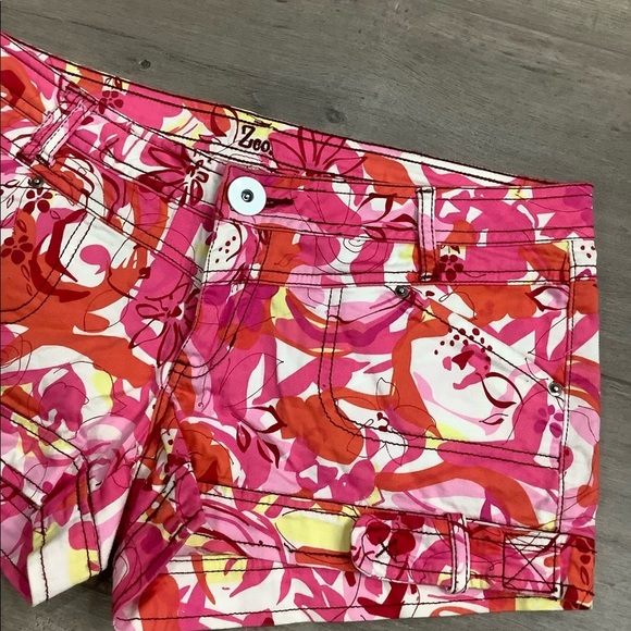 Junior's ZCO Jeans 7 Medium Shorts Shortie Chino Khakis Red Pink Floral Stretch - Picture 5 of 7